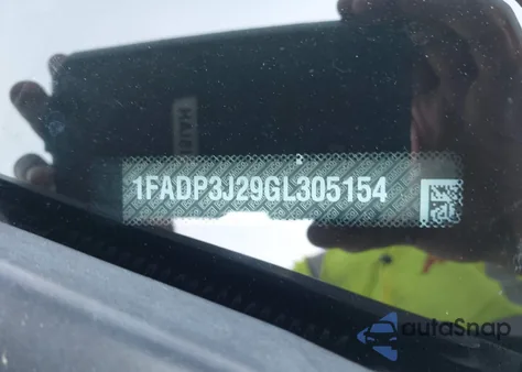 2016 Ford Focus Titanium z USA, uszkodzony, nr VIN 1FADP3J29GL305154